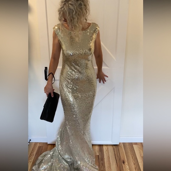 Beautiful gold‎ sequin dress w/train - Picture 2 of 13
